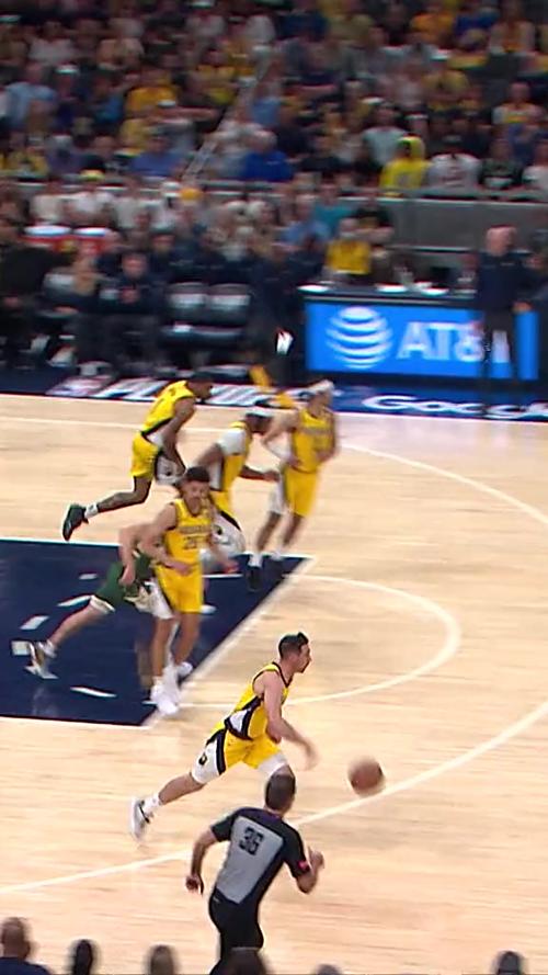 举火烧天！小卡假传真突 大踏步起飞单臂战斧劈扣！