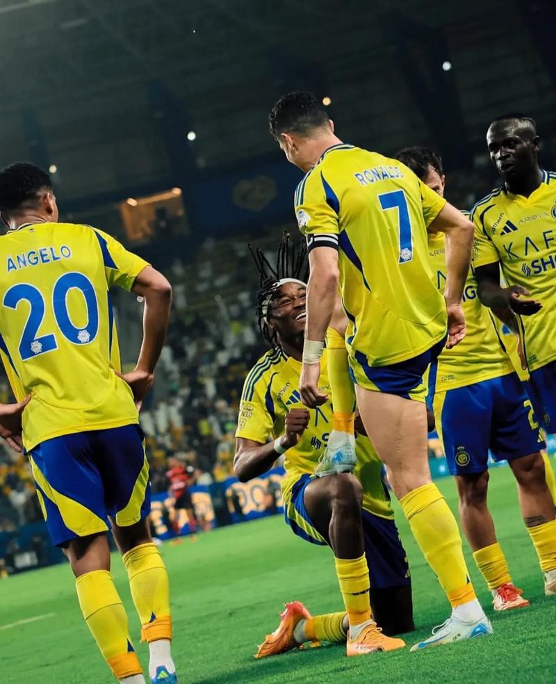 Siuuu！C罗梅开二度，打进世预赛第41球、生涯第948球