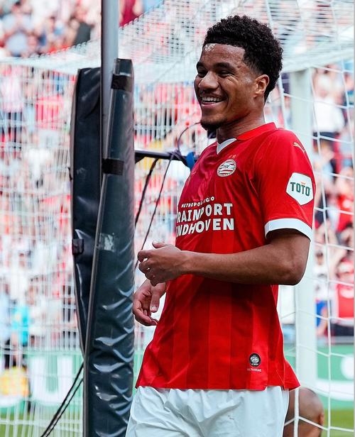 马祖拉：蒂尔曼是职业球员典范 本赛季更具侵略性打法更适合他