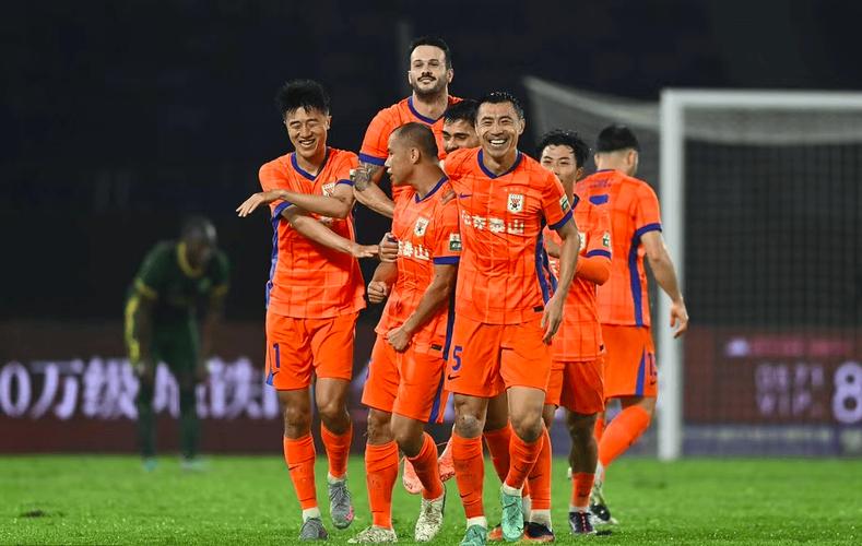 这球帅！李提香不看球直塞+奥乌苏转身爆射破门，浙江2-1反超泰山