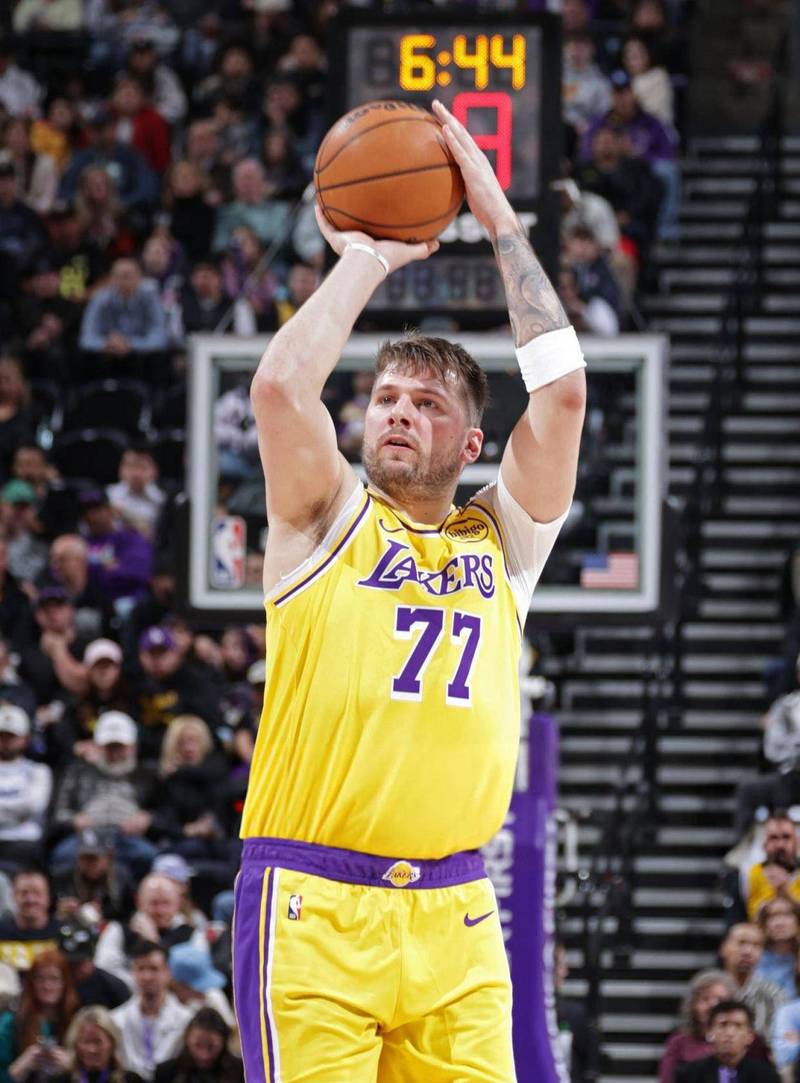 东契奇单场至少45分10板5助5三分 湖人队史第二人&比肩07年科比