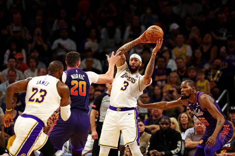 浓眉：我们为自己争取赢球机会 每场都会坚持战斗到最后一刻