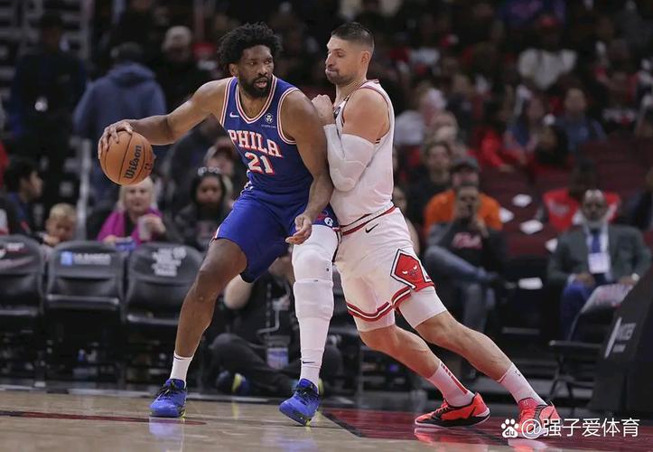 一蹦三尺高！76人加时反超 恩比德冲锋进场庆祝！