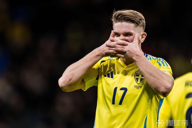 德天空：奥格斯堡前锋蒂茨可能会在冬窗离队，他已收到多份报价