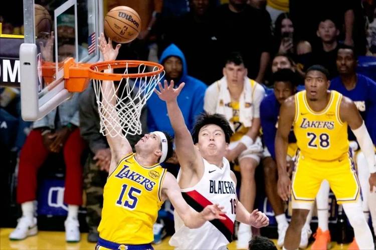 雷迪克:里夫斯遭遇腹股沟轻度拉伤 预计在客场之旅期间会回归