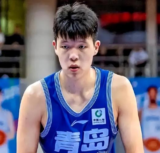 杨瀚森：当世界顶尖运动员站在你前面 有一瞬间感觉失真 有点像2K