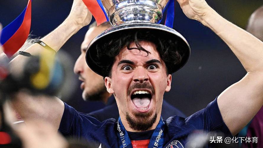 姆伯莫上赛季以来联赛非点球进球20粒,与金球奖得主登贝莱相同