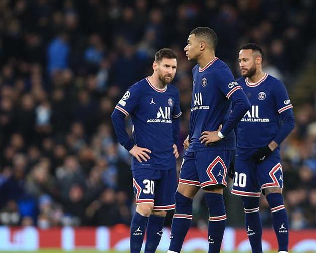 德转排明年合同到期阵容：格纳布里、B席、于帕、科纳特、DV9在列