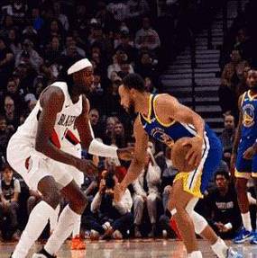 小兄弟会来事儿！波杰姆斯基赛前找到前队友维金斯 两人拥抱寒暄