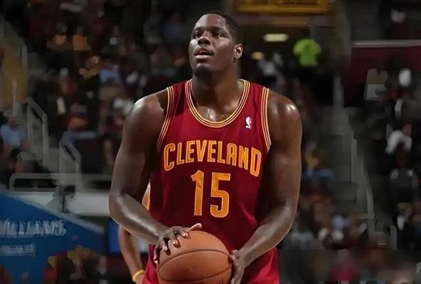 经典！安东尼选秀大会时穿着的西服 至今仍被家乡图书馆收藏展览